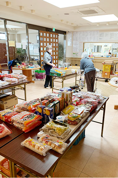 やすらぎ苑さんの「おしゃべりとお買い物」01