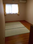 お部屋には３帖の畳も