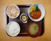 高齢の方が食べやすいメニューを工夫しております