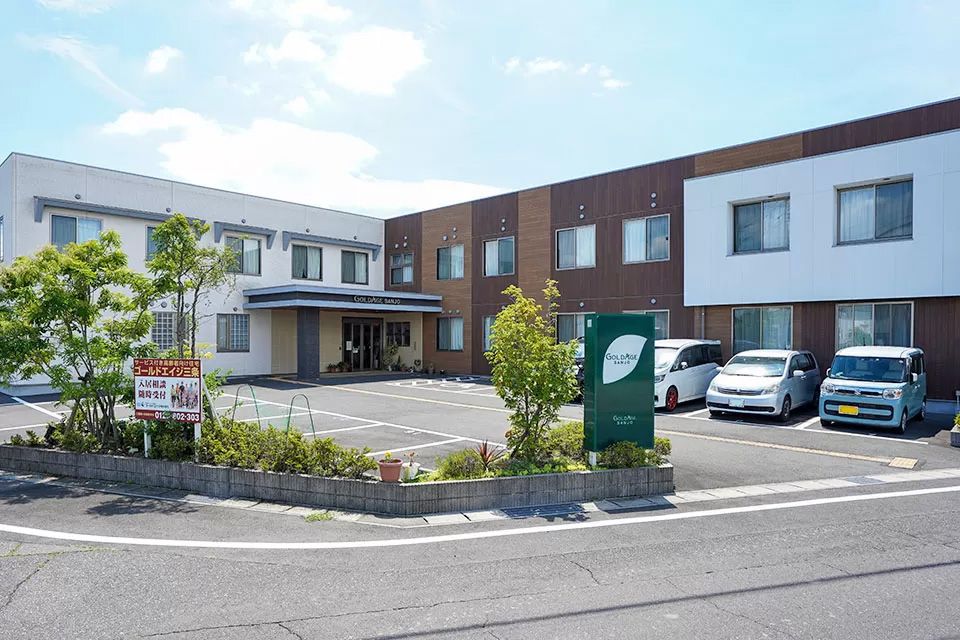 ゴールドエイジ 三条